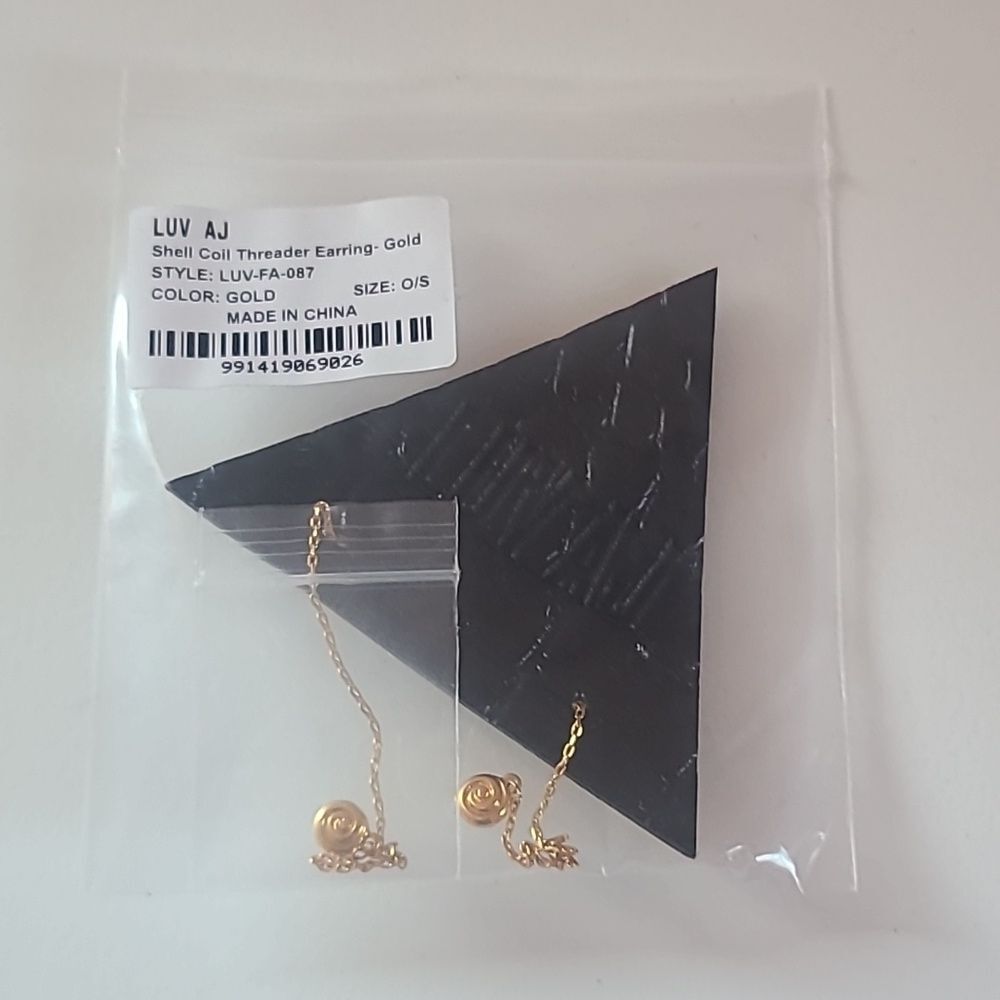 LUV AJ Shell Coil Threader Earring Modern Gold - Picture 3 of 9